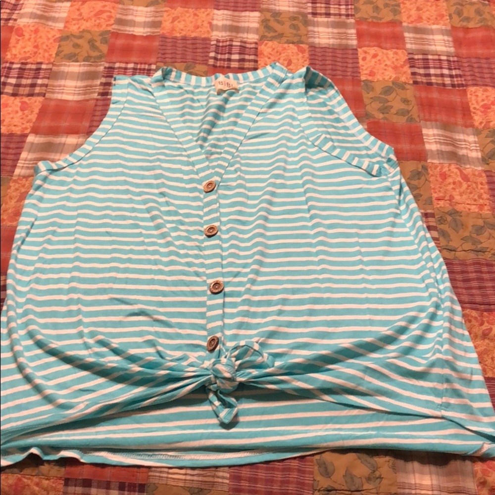 Sleeveless knot shirt